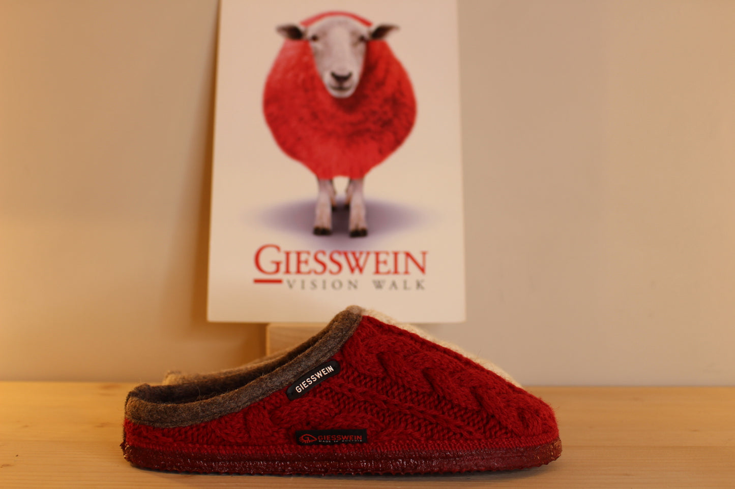 Mule chausson femme en laine torsadée couleur rouge ou creme GIESSWEIN