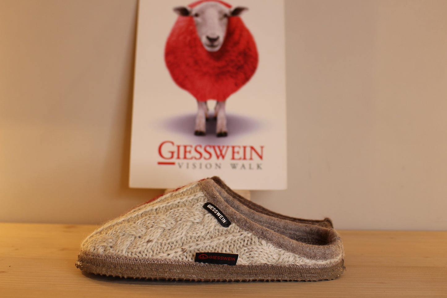 Mule chausson femme en laine torsadée couleur rouge ou creme GIESSWEIN