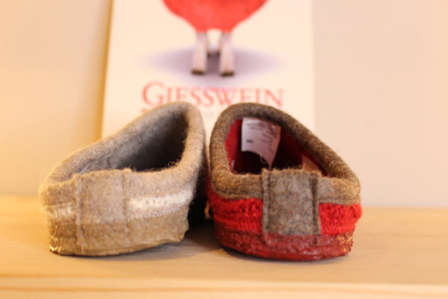 Mule chausson femme en laine torsadée couleur rouge ou creme GIESSWEIN