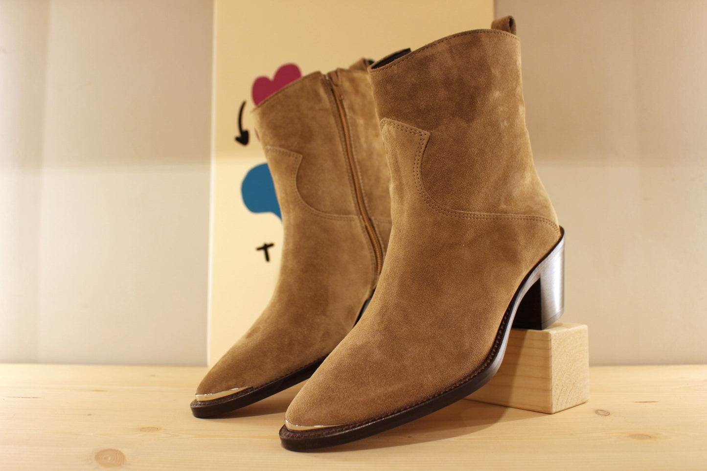 Bottine aspect santiag en cuir velours ALPE