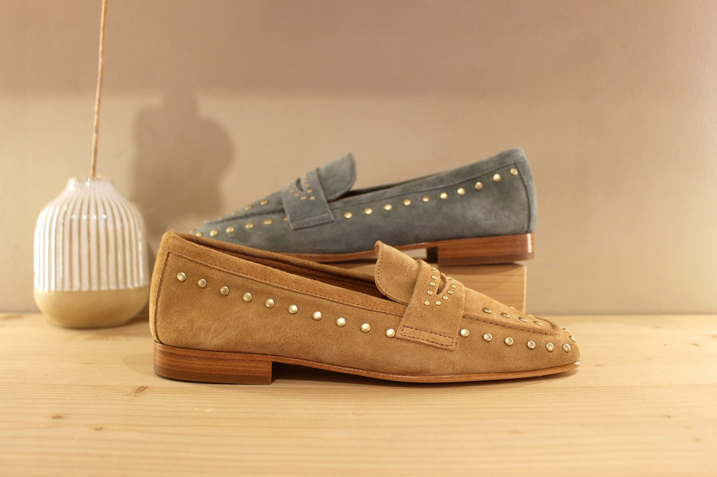 Mocassin en cuir velours bleu ou beige ALPE