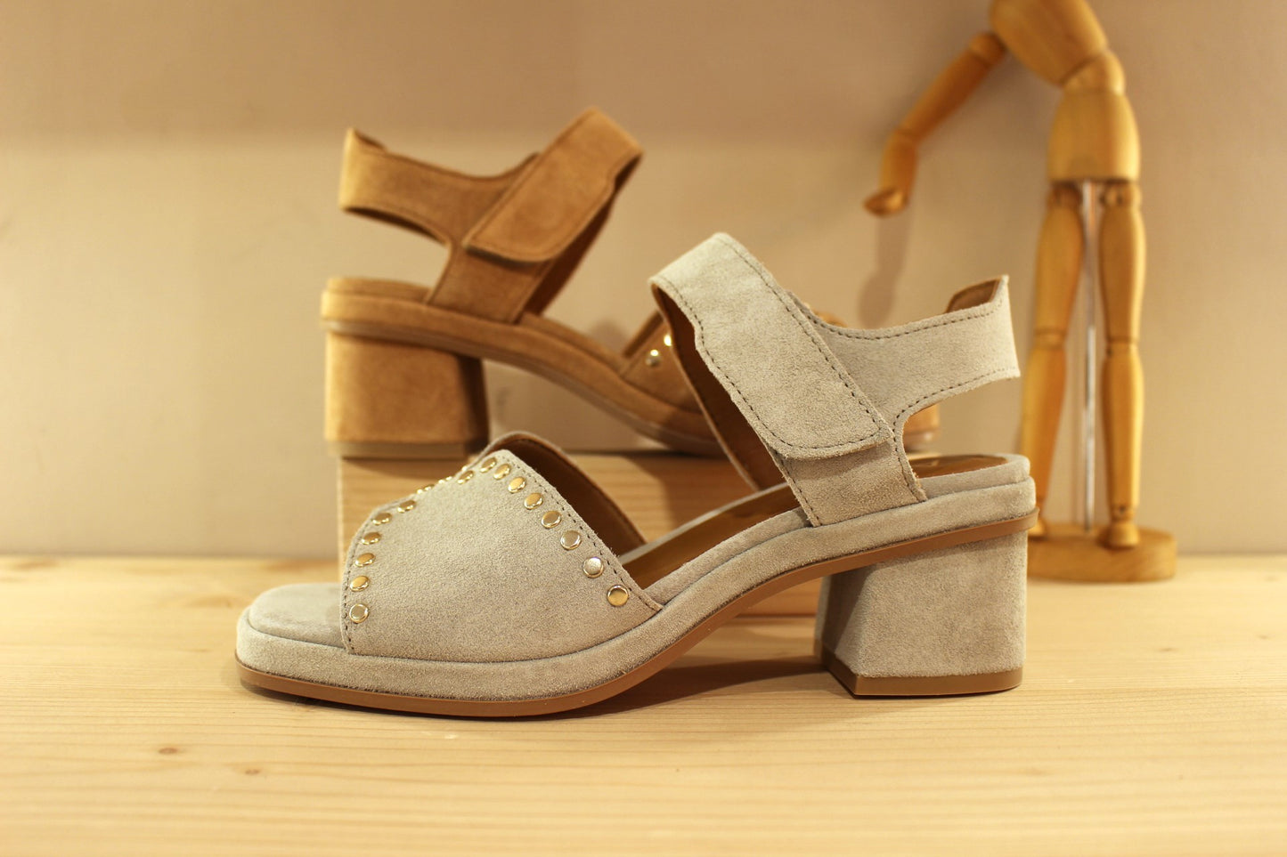 Sandale ALPE cuir velours beige ou bleu petit talon