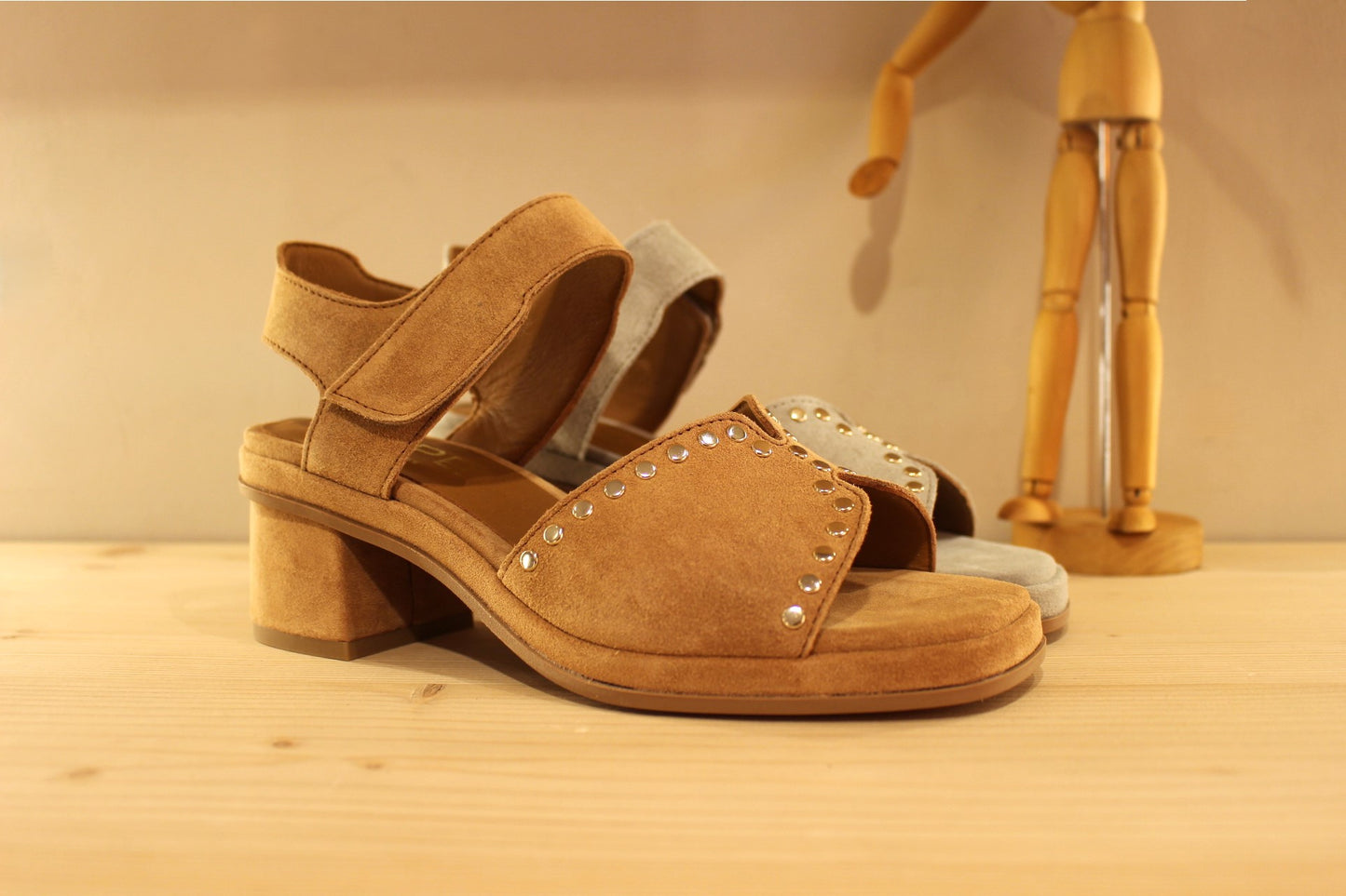 Sandale ALPE cuir velours beige ou bleu petit talon