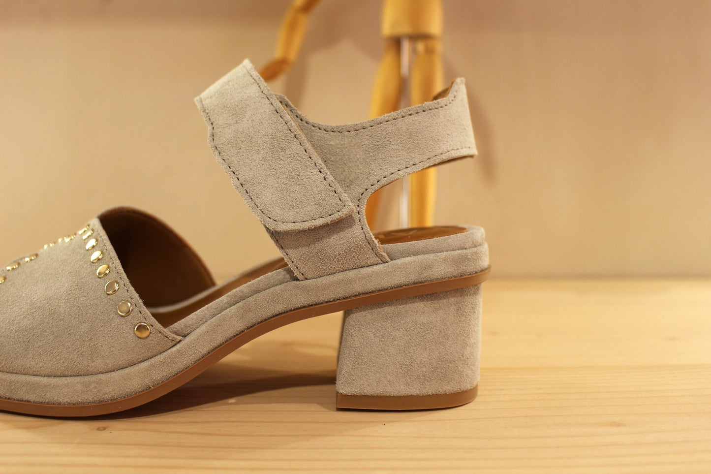 Sandale ALPE cuir velours beige ou bleu petit talon
