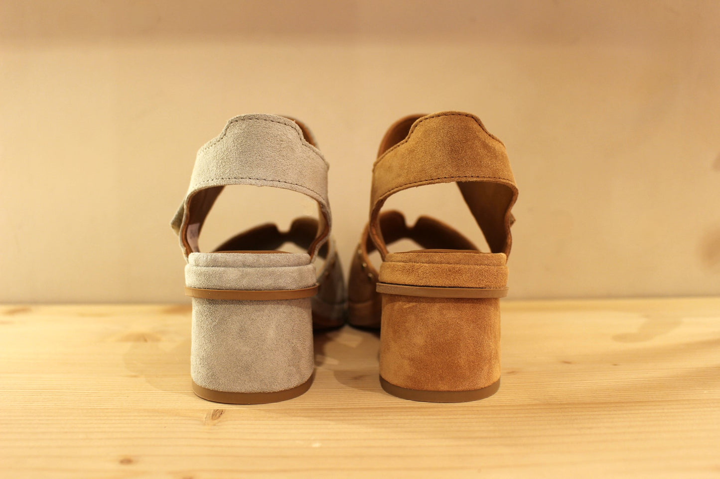 Sandale ALPE cuir velours beige ou bleu petit talon