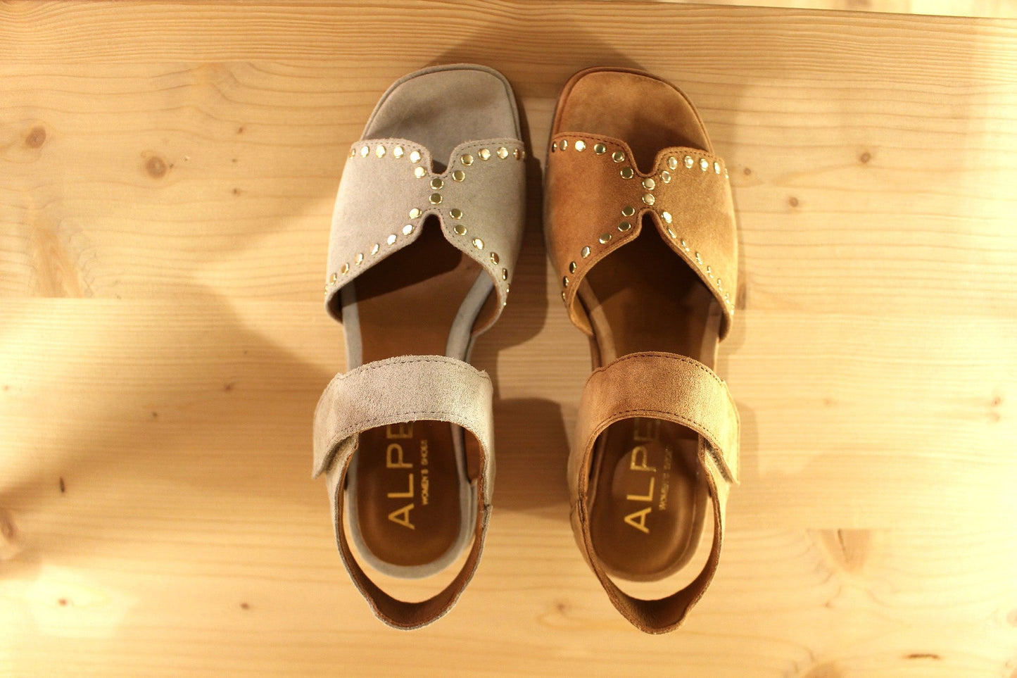 Sandale ALPE cuir velours beige ou bleu petit talon