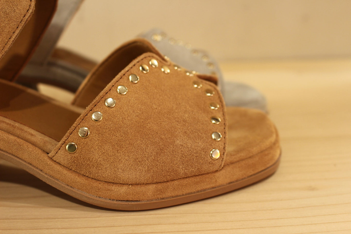 Sandale ALPE cuir velours beige ou bleu petit talon