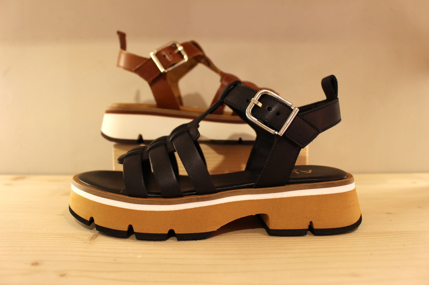 Sandale en cuir marron ou noir ALPE fabrication espagnole