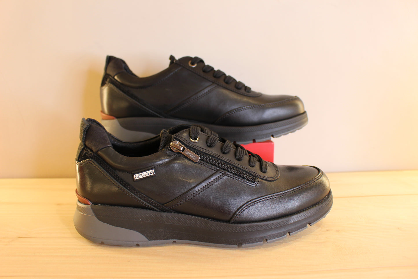 Sneaker homme en cuir noir PIKOLINOS serrage lacet et zip