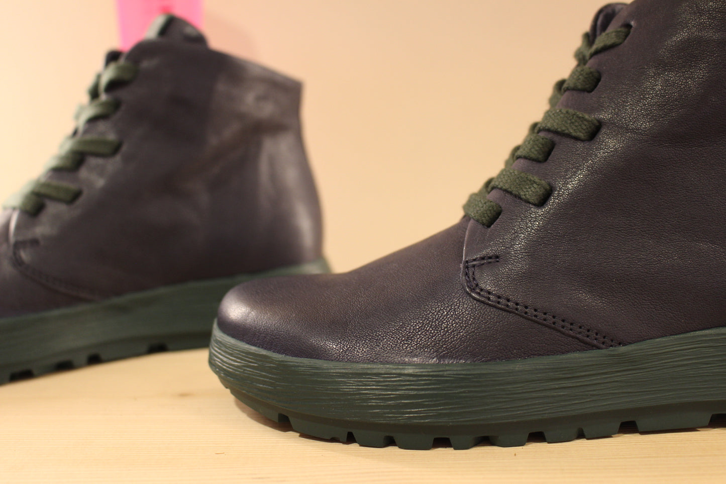 Boots cuir bleu marine et vert THINK femme