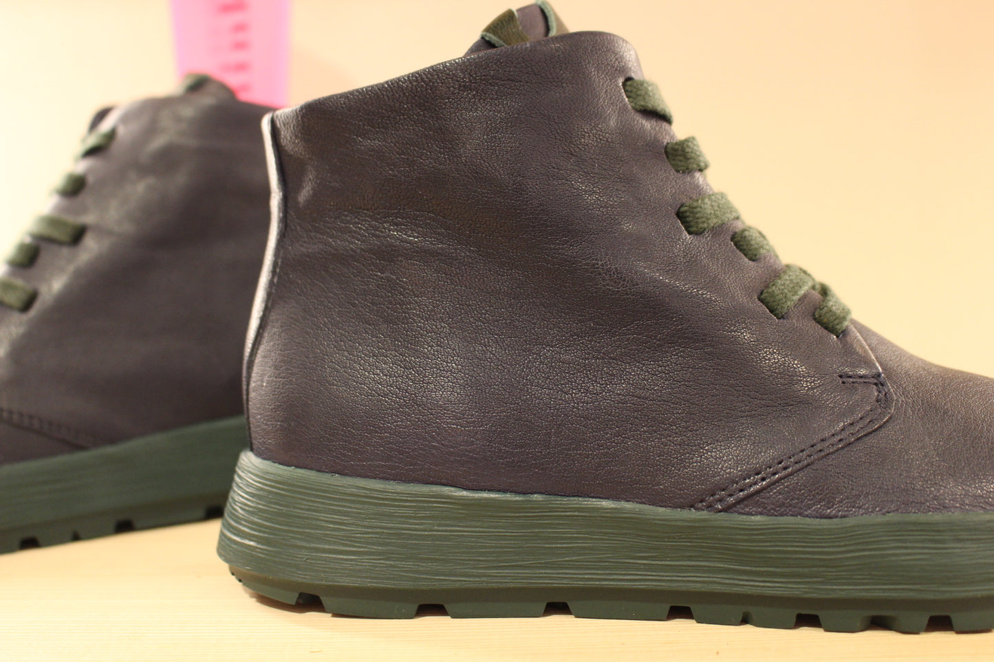 Boots cuir bleu marine et vert THINK femme