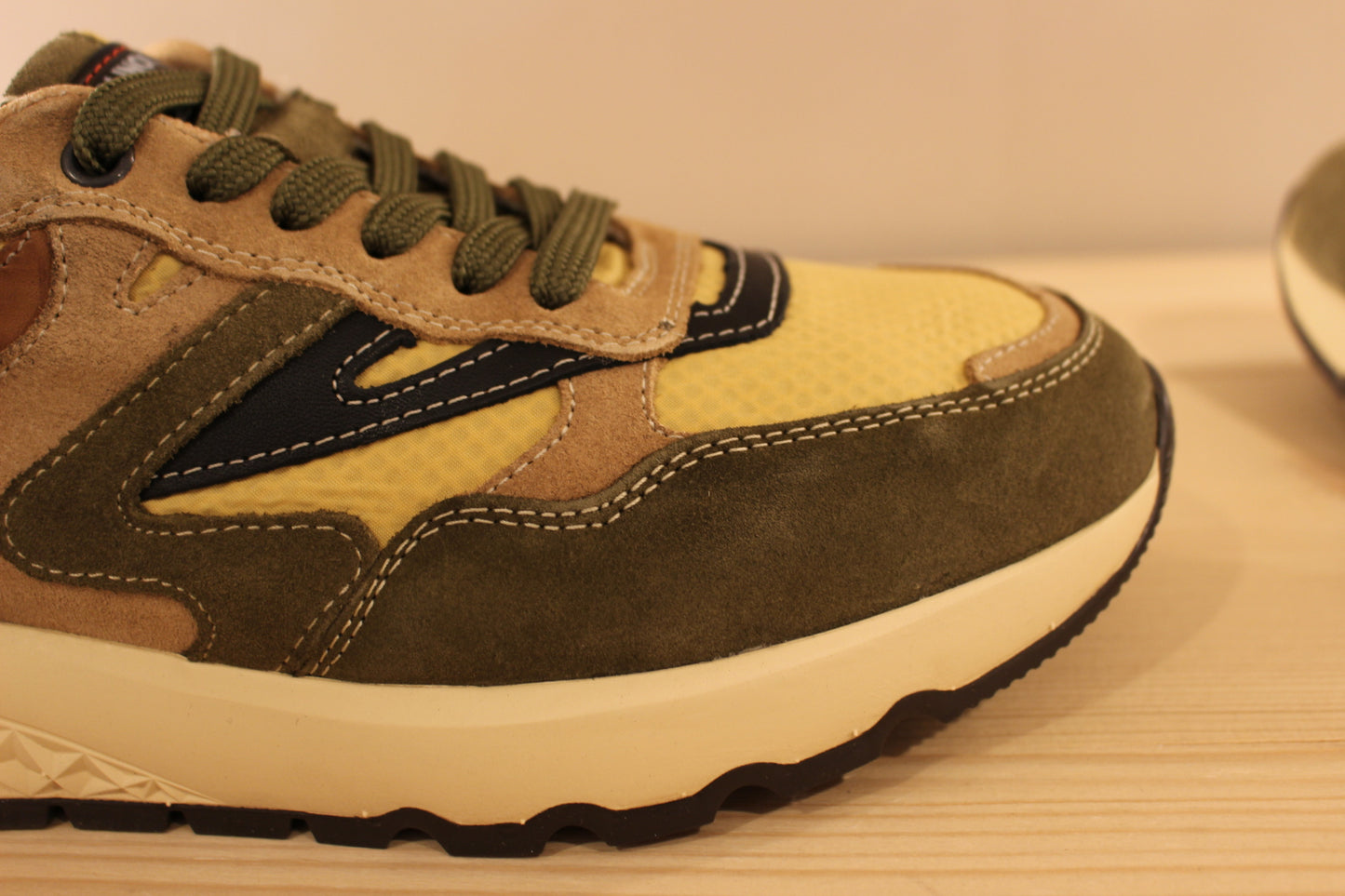 Basket PIKOLINOS en cuir noir, nubuck camel et kaki
