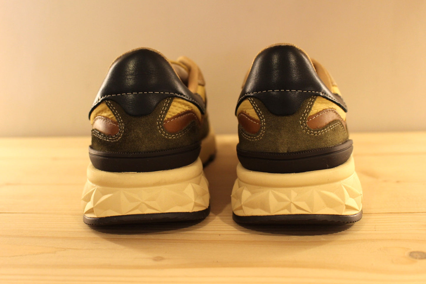 Basket PIKOLINOS en cuir noir, nubuck camel et kaki