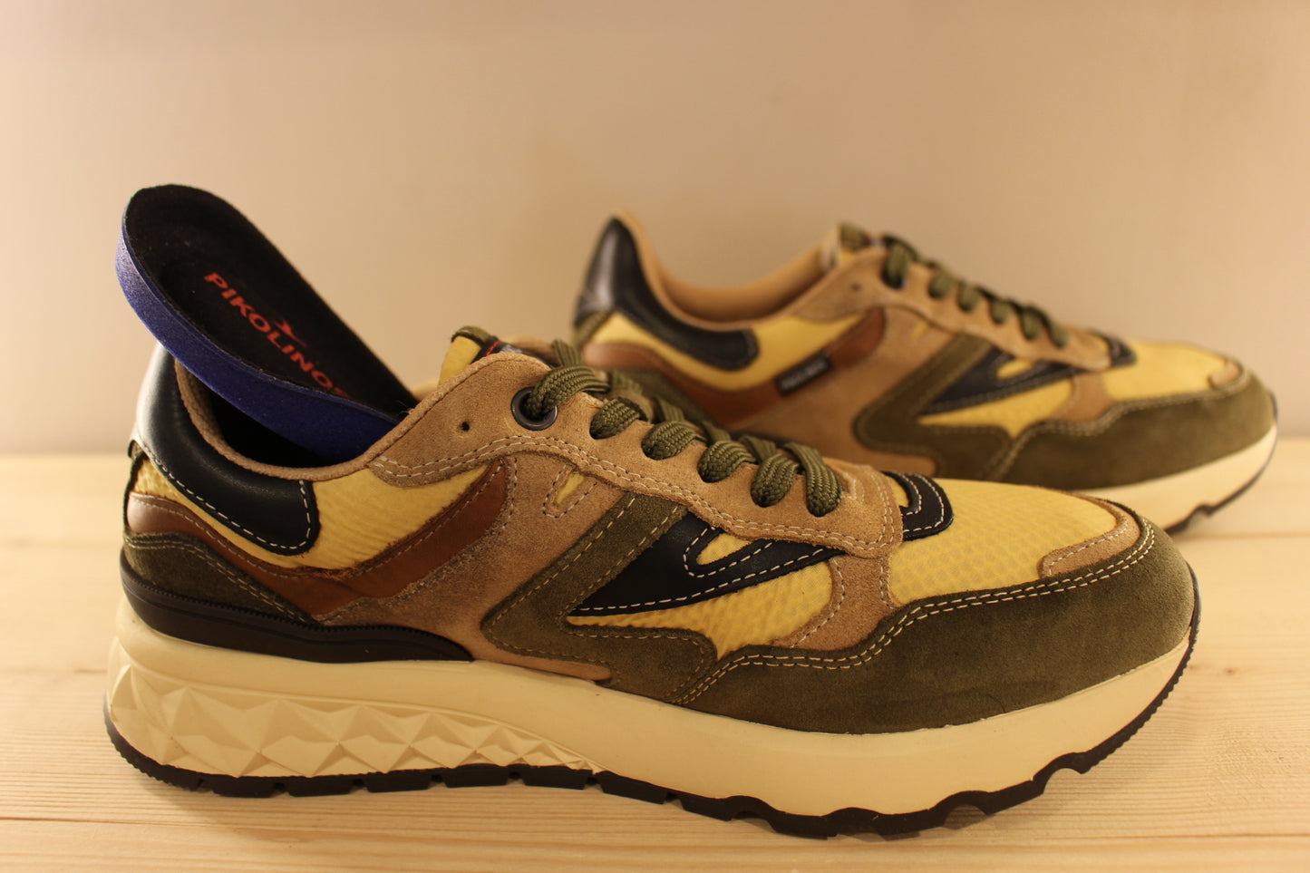 Basket PIKOLINOS en cuir noir, nubuck camel et kaki