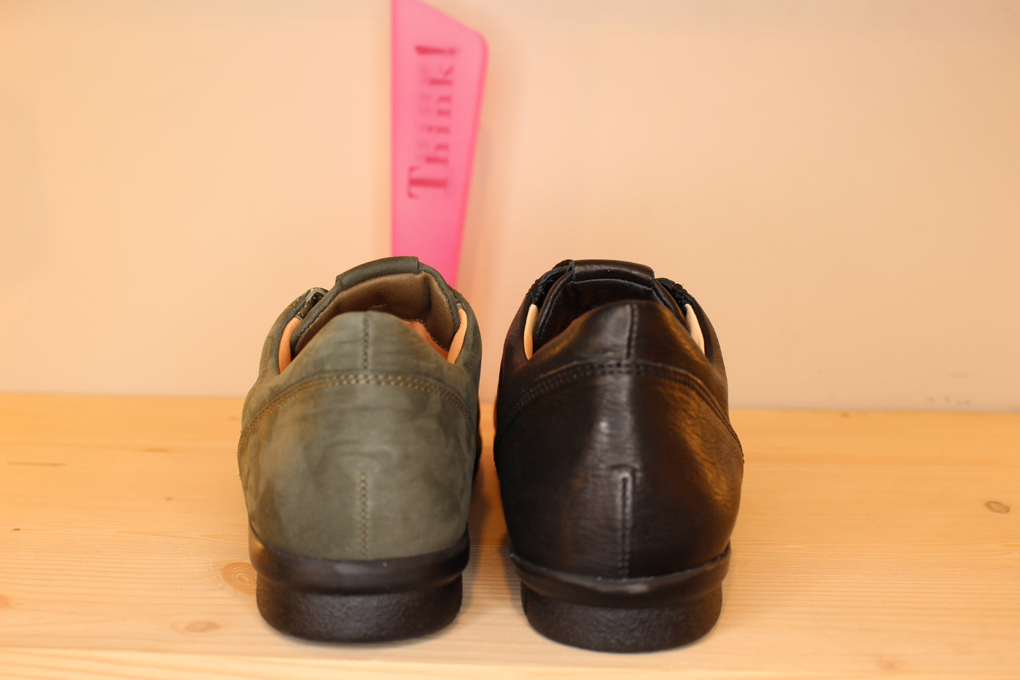 Sneaker fabrication autrichienne cuir vert ou noir THINK Homme