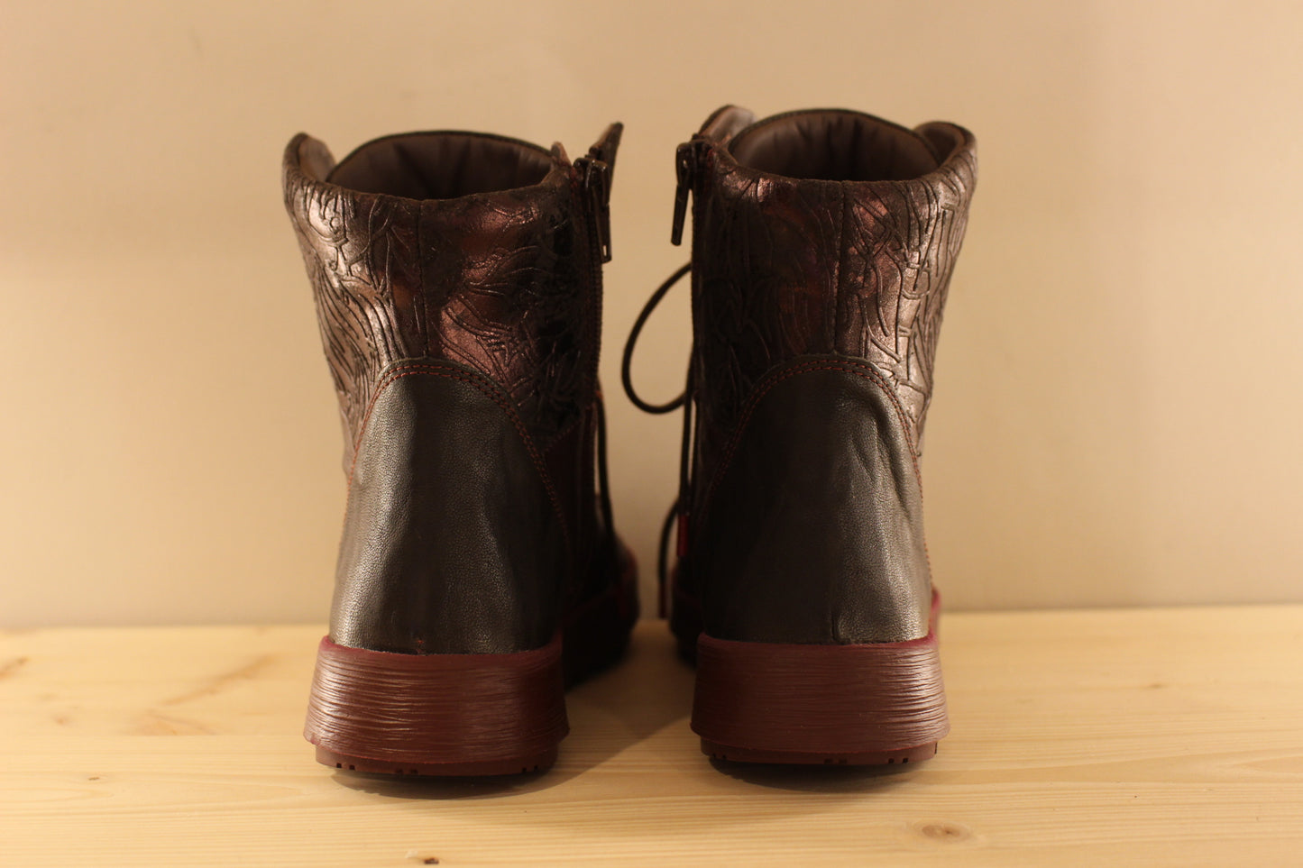 Bottines en cuir très souple de chez THINK
