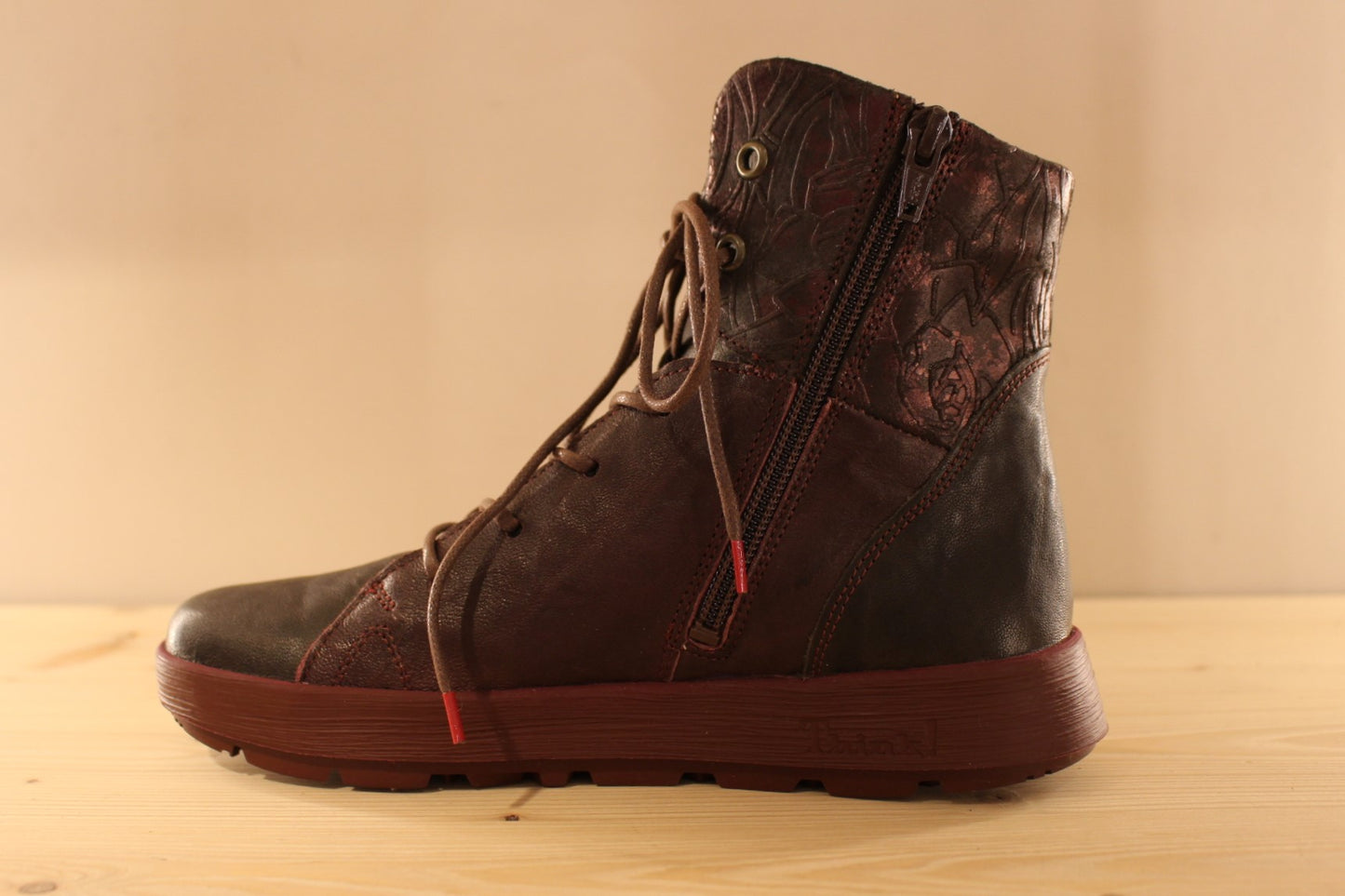 Bottines en cuir très souple de chez THINK