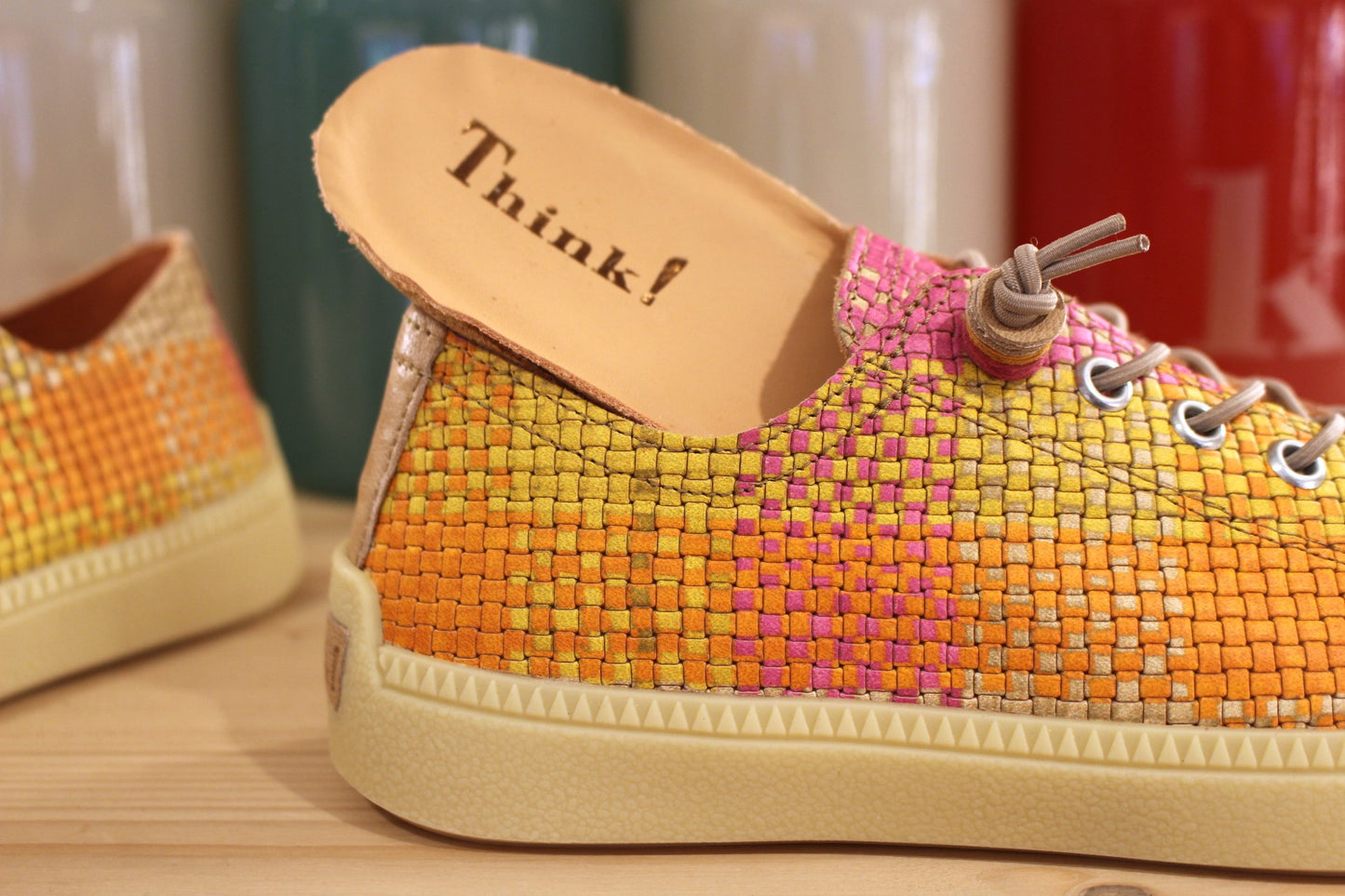 Sneaker cuir tressé nuances de rose, jaune et orange semelle amovible THINK