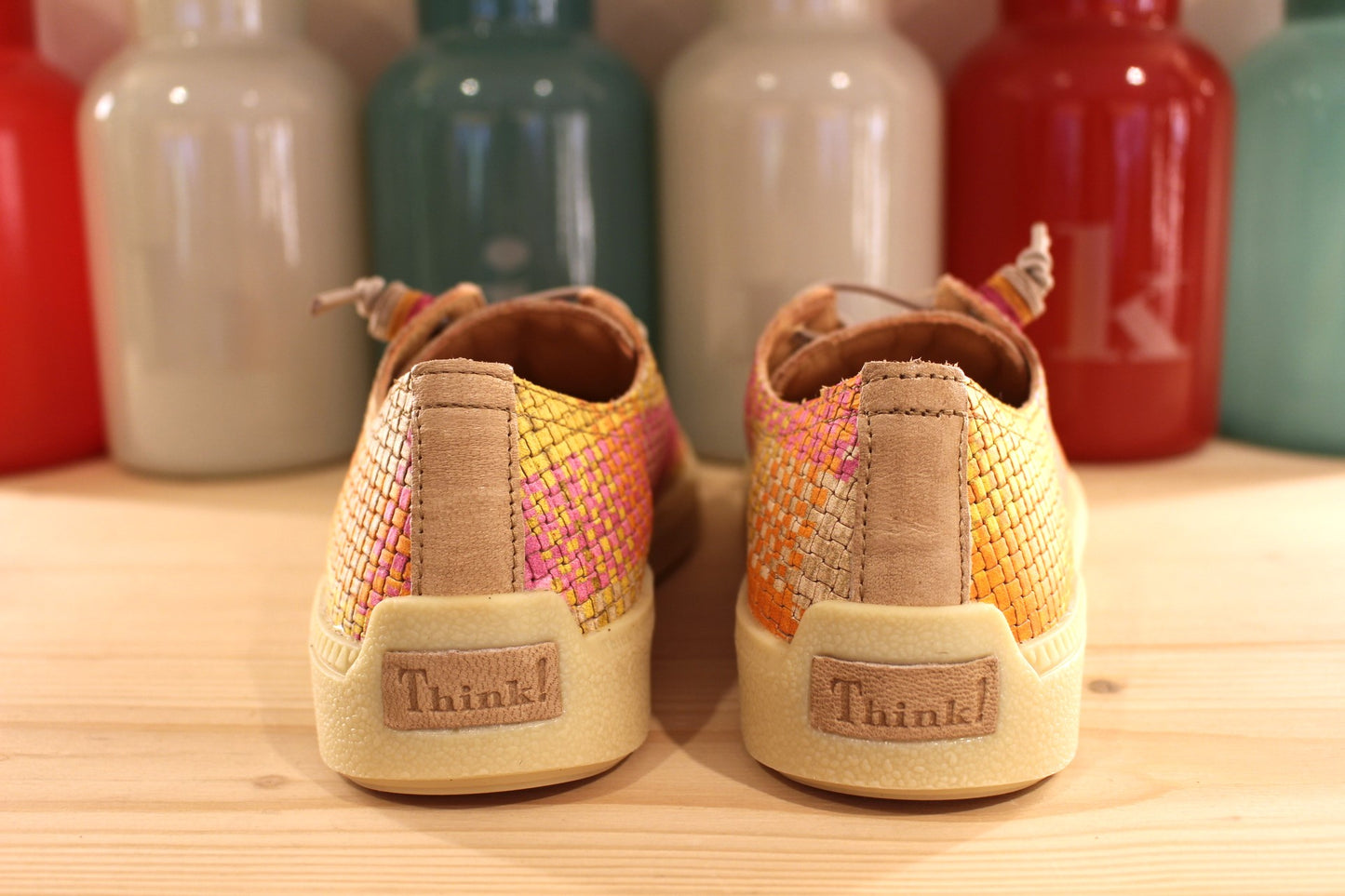 Sneaker cuir tressé nuances de rose, jaune et orange semelle amovible THINK