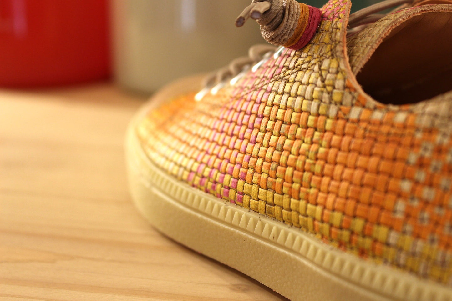Sneaker cuir tressé nuances de rose, jaune et orange semelle amovible THINK