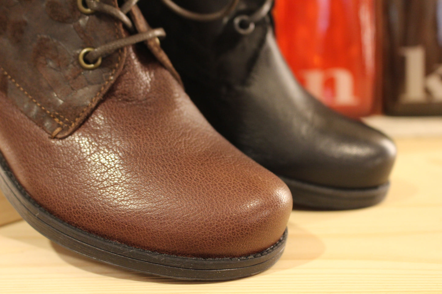 Bottines femme THINK cuir marron ou noir imprimé fleurs