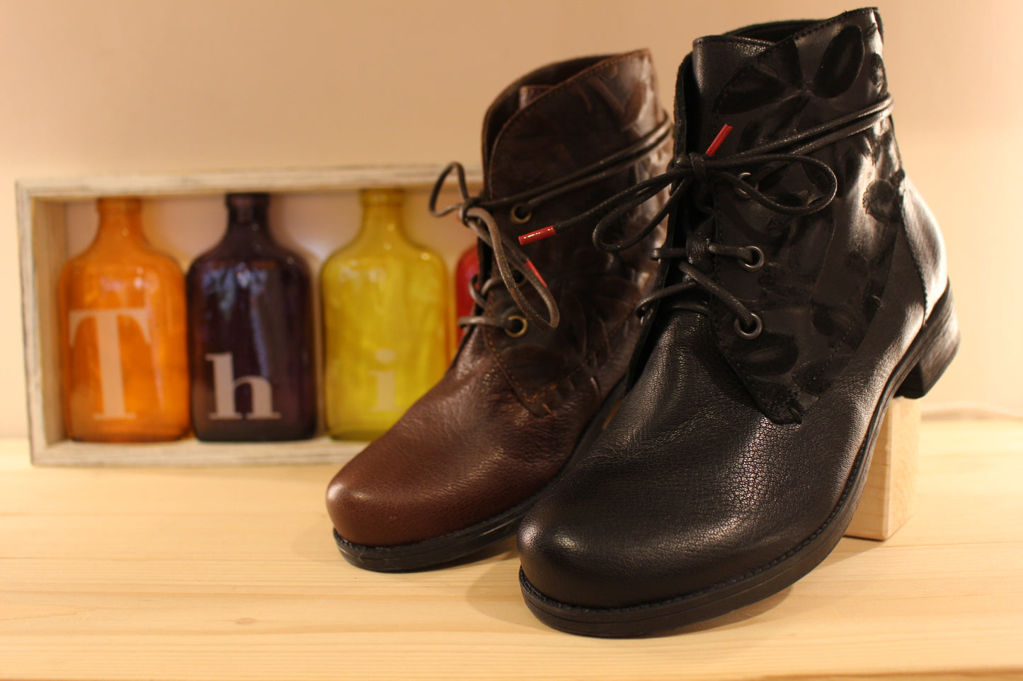 Bottines femme THINK cuir marron ou noir imprimé fleurs