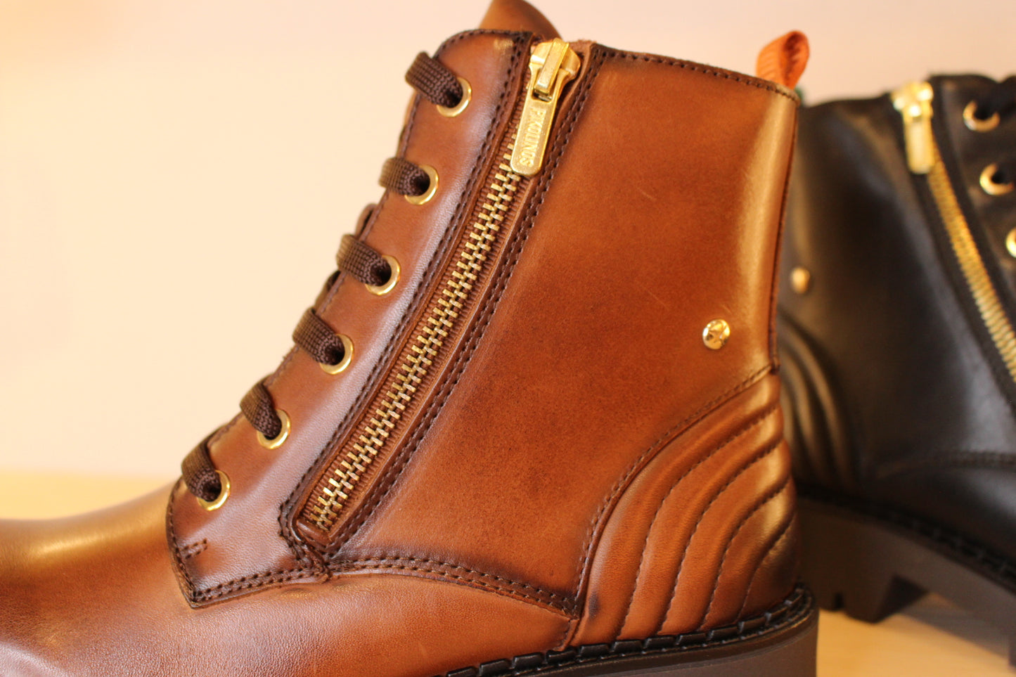 Bottines femme en cuir marron ou noir zip et lacets PIKOLINOS