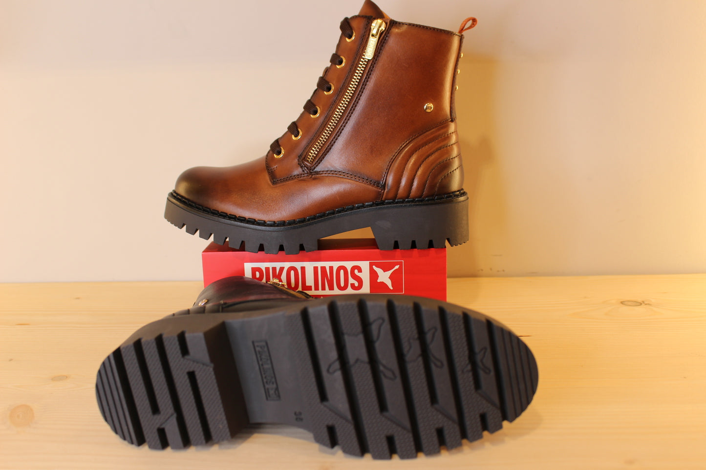 Bottines femme en cuir marron ou noir zip et lacets PIKOLINOS