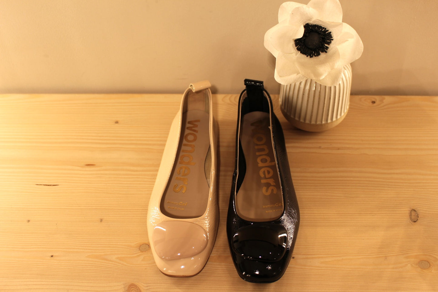 Ballerine très souple en cuir vernis beige rosé ou noir WONDERS