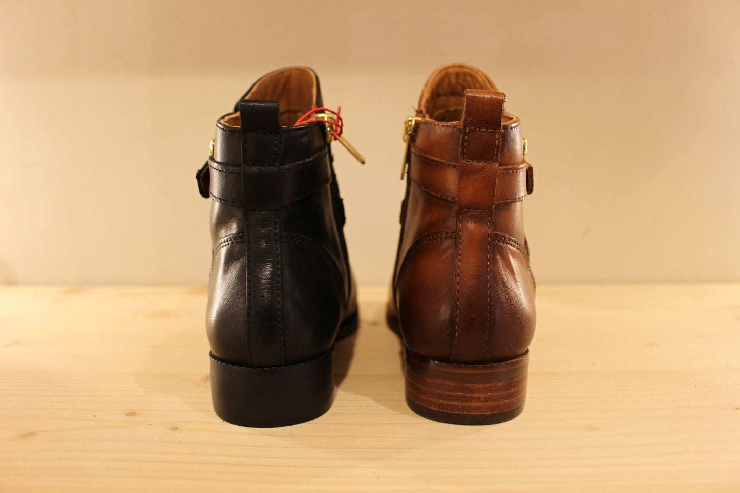 Bottines femme cuir marron ou noir PIKOLINOS
