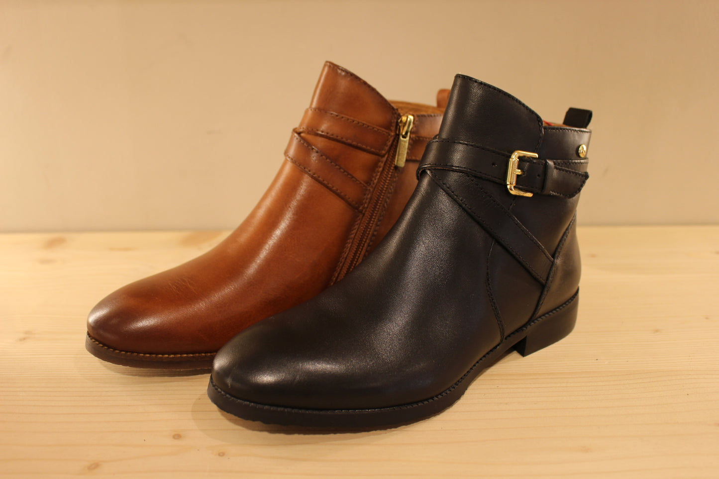 Bottines femme cuir marron ou noir PIKOLINOS