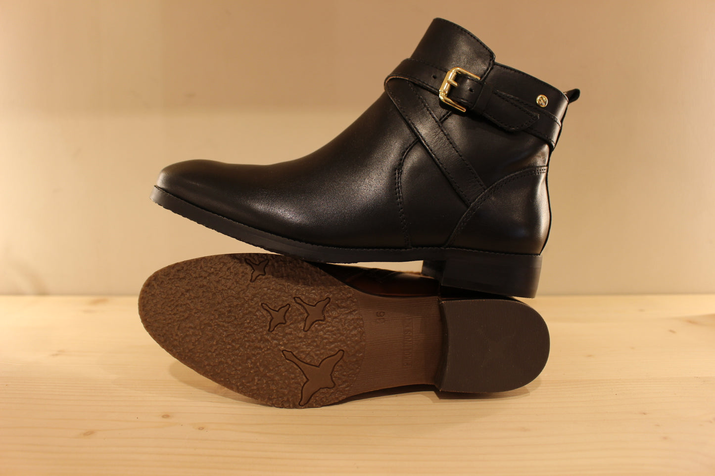 Bottines femme cuir marron ou noir PIKOLINOS