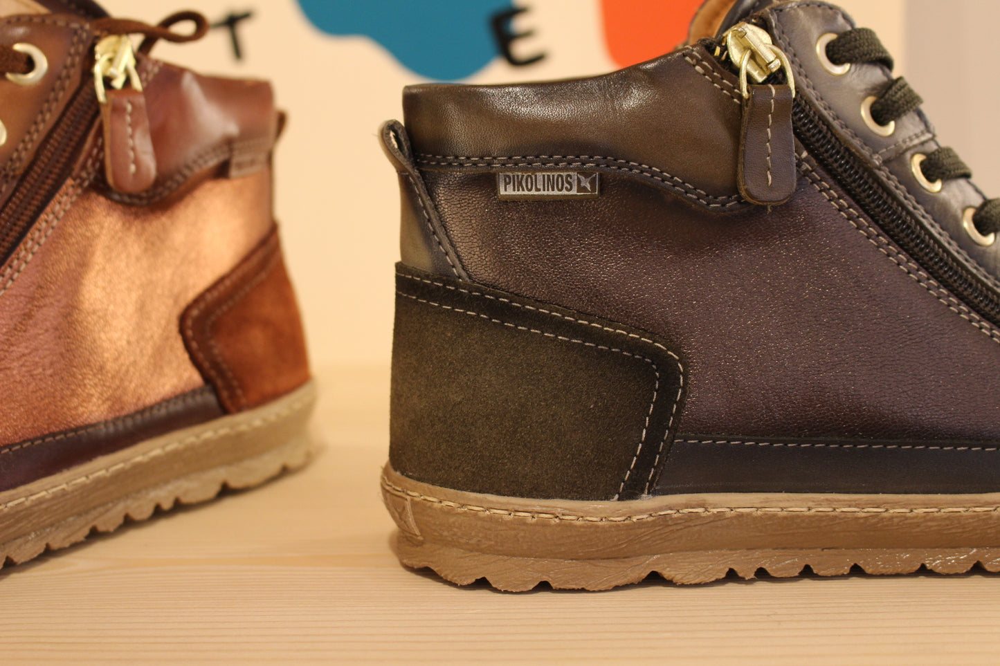 Sneaker femme en cuir métallisé, croûte vert ou acajou PIKOLINOS