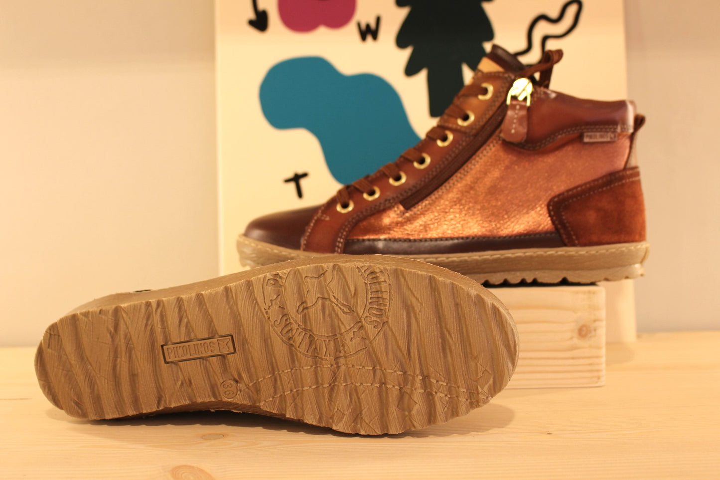 Sneaker femme en cuir métallisé, croûte vert ou acajou PIKOLINOS