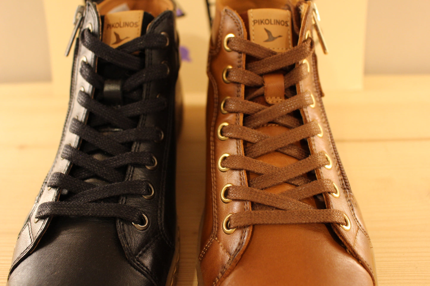 Basket femme en cuir marron clair ou noir PIKOLINOS