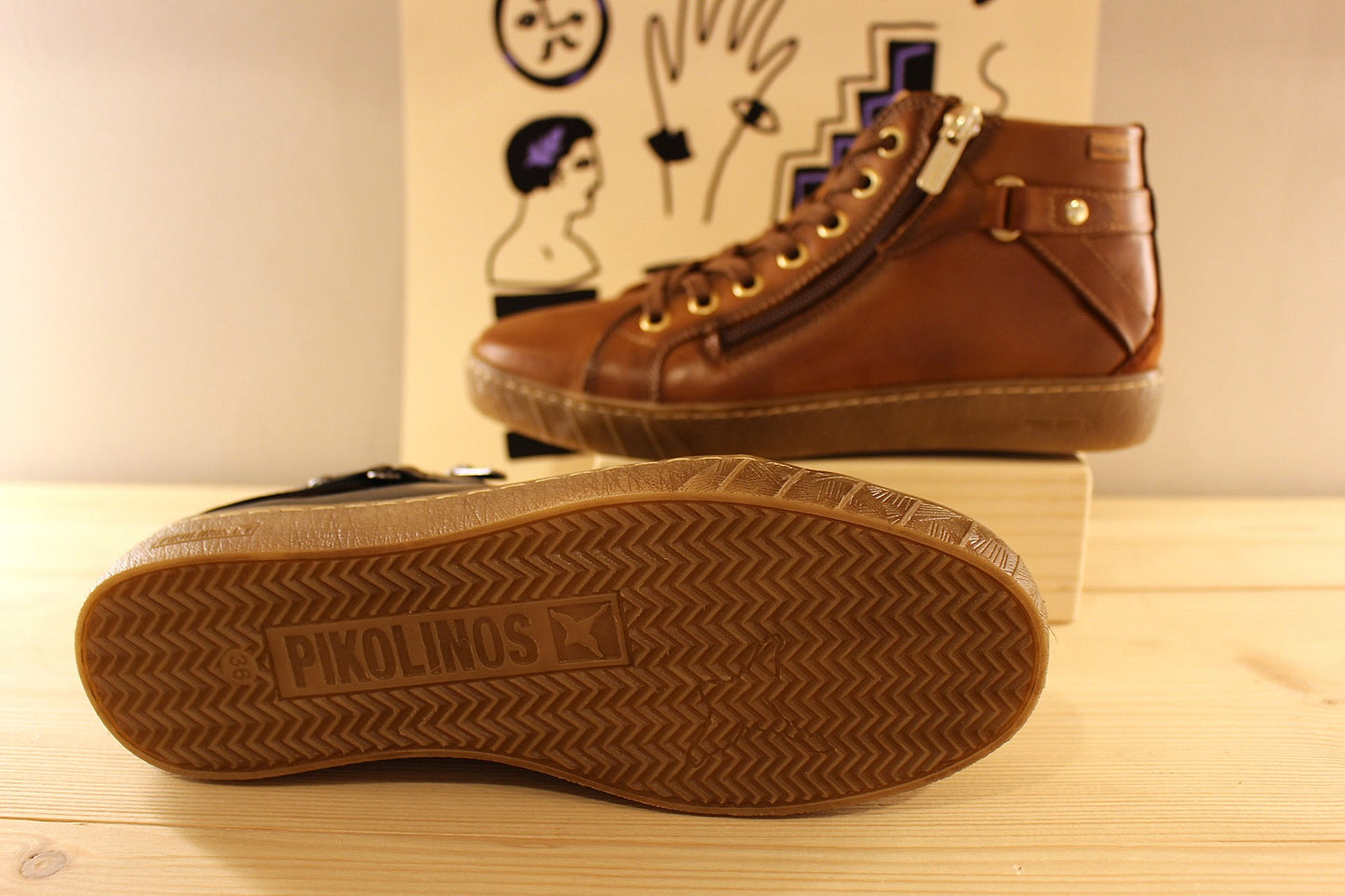 Basket femme en cuir marron clair ou noir PIKOLINOS