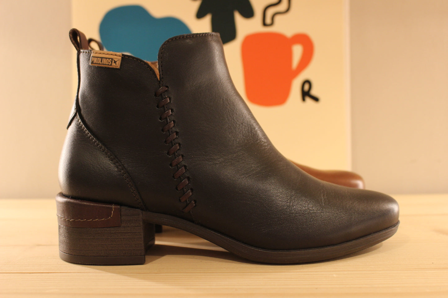 Bottines femme en cuir noir ou marron petit talon PIKOLINOS