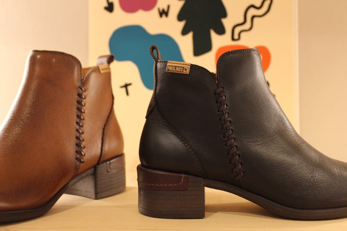 Bottines femme en cuir noir ou marron petit talon PIKOLINOS