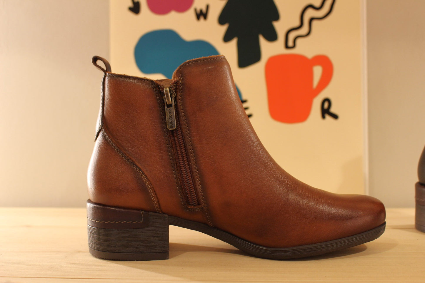 Bottines femme en cuir noir ou marron petit talon PIKOLINOS