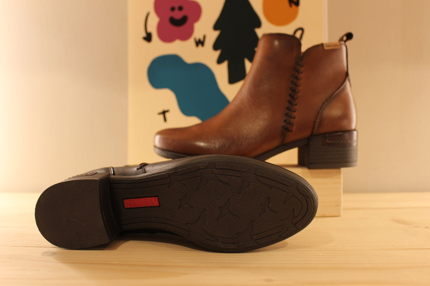 Bottines femme en cuir noir ou marron petit talon PIKOLINOS