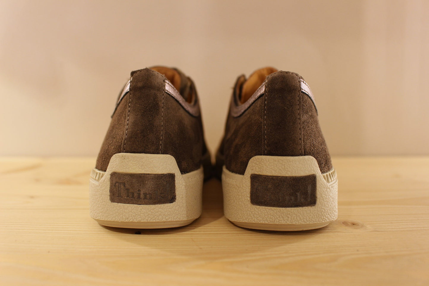 Sneaker cuir velours et métallisé marron fabrication autrichienne THINK