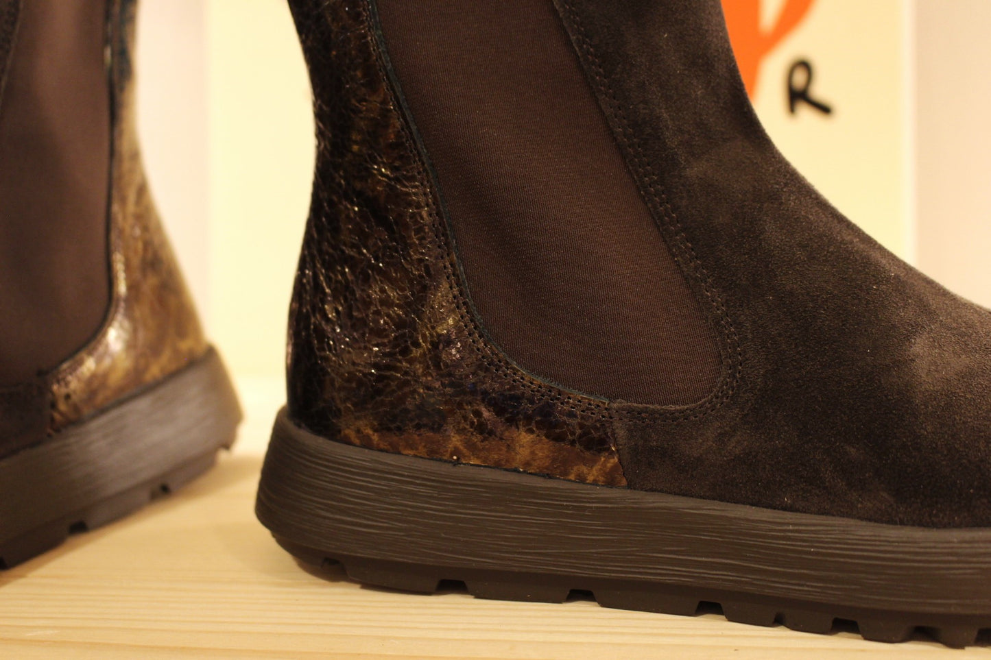 Bottines chelsea en cuir velours chocolat et métallisé THNK