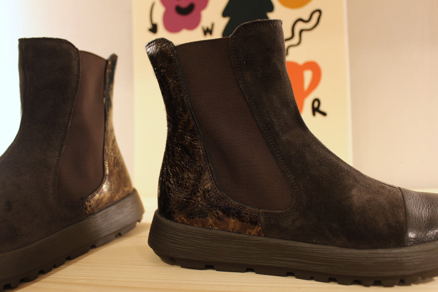 Bottines chelsea en cuir velours chocolat et métallisé THNK