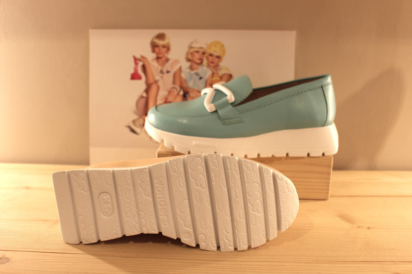 Mocassin femme en cuir bleu turquoise ou rose pâle semelle légère et amovible WONDERS