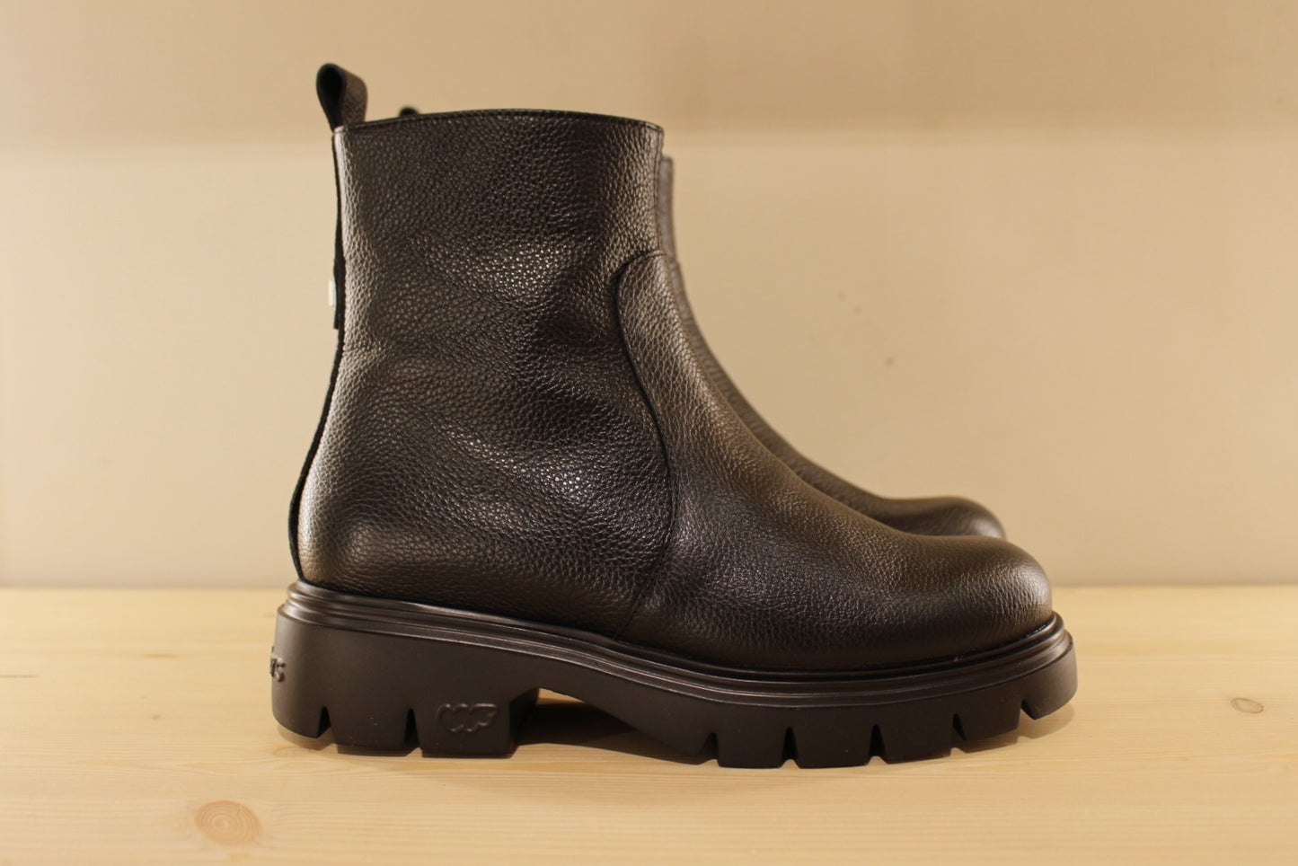 Bottines cuir noir et zip interne semelle extra légère et adhérente WONDERS