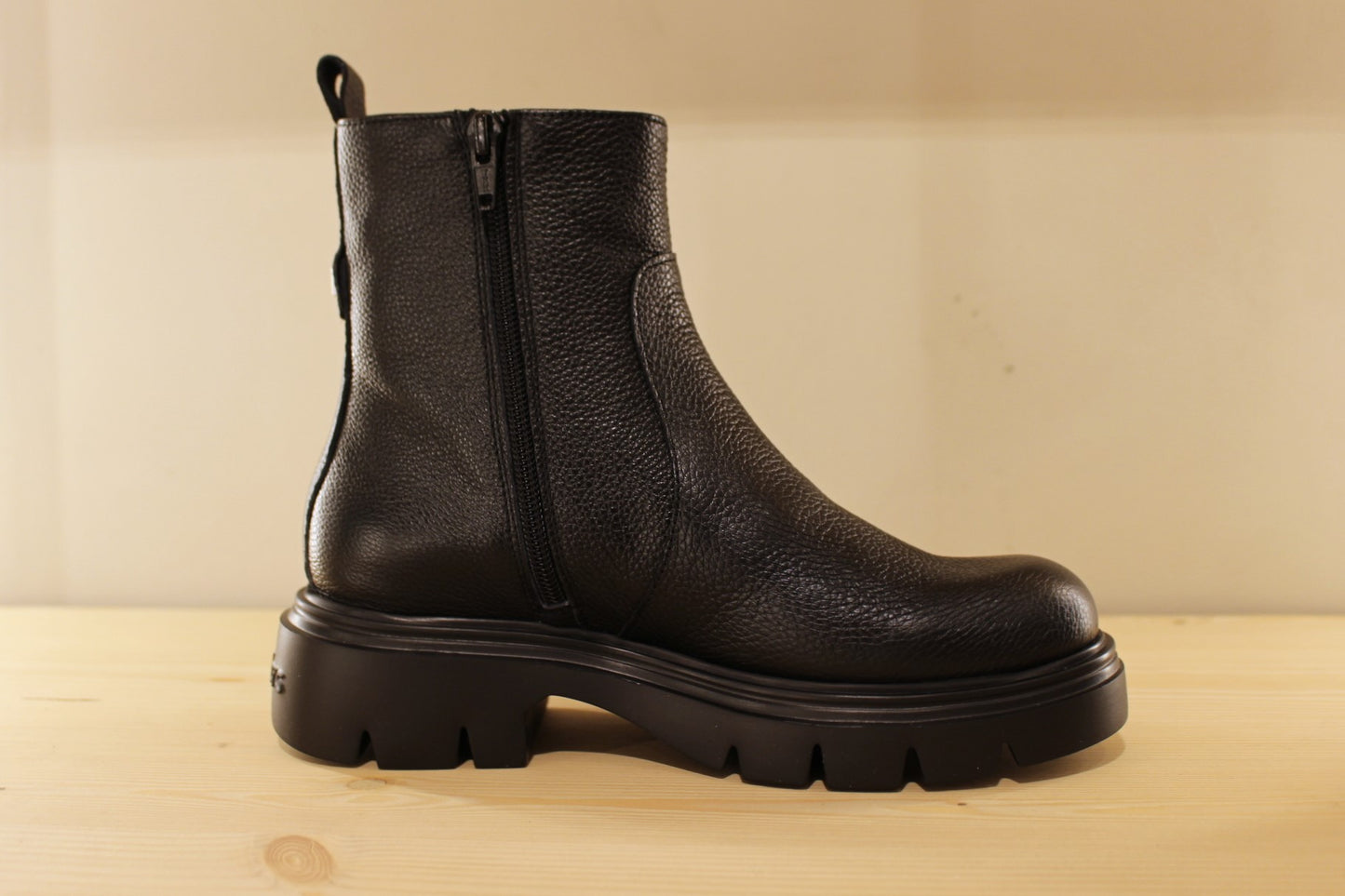 Bottines cuir noir et zip interne semelle extra légère et adhérente WONDERS