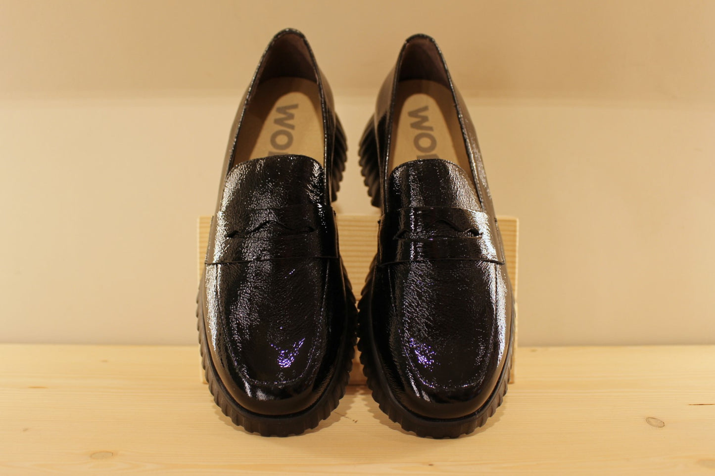 Mocassins en cuir vernis noir avec semelles amovibles WONDERS