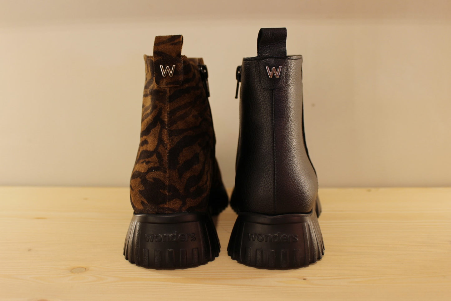 Bottines cuir noir ou imprimé animal avec zip et semelle amovible WONDERS