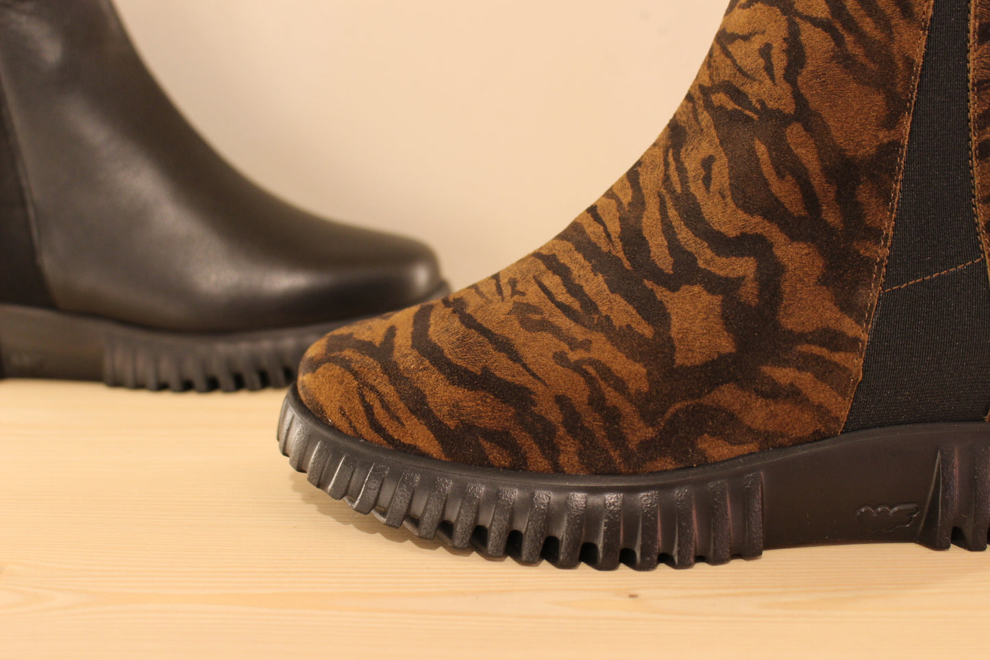 Bottines cuir noir ou imprimé animal avec zip et semelle amovible WONDERS