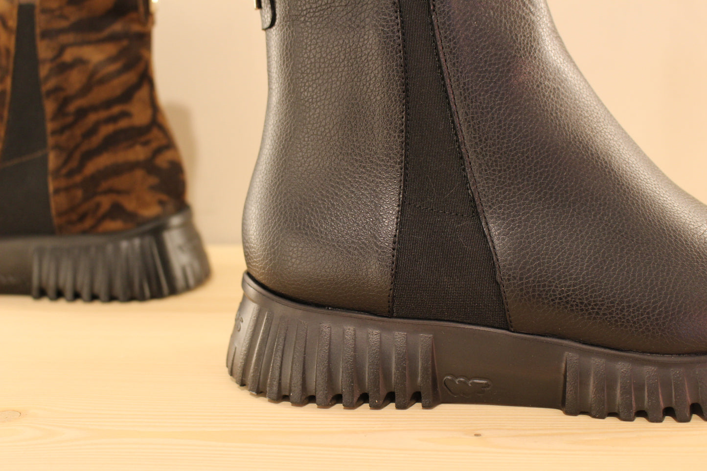 Bottines cuir noir ou imprimé animal avec zip et semelle amovible WONDERS